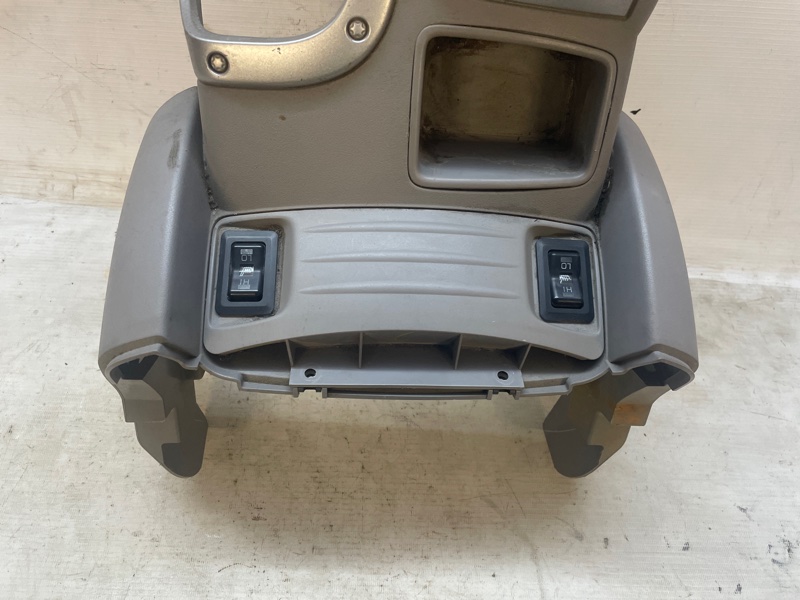 Накладка кулисы Mitsubishi L200 2008 KA4T