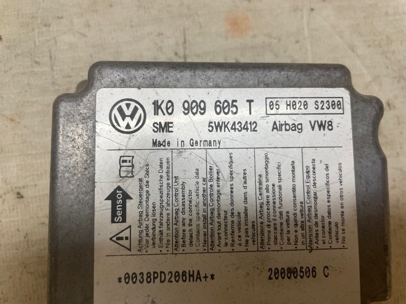 Блок управления подушками безопасности Skoda Octavia 2004-2013 A5