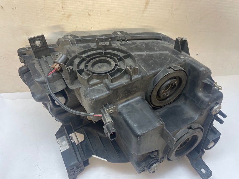Фара Mitsubishi Dion CR5W