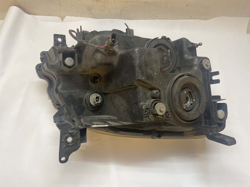 Фара Mitsubishi Dion CR5W
