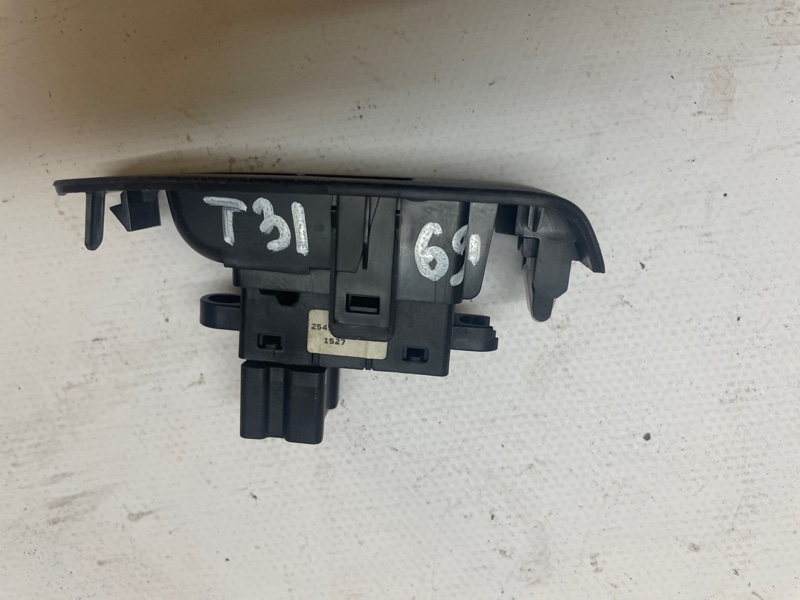 Кнопка стеклоподъемника Nissan X-Trail 2007-2011 NT31