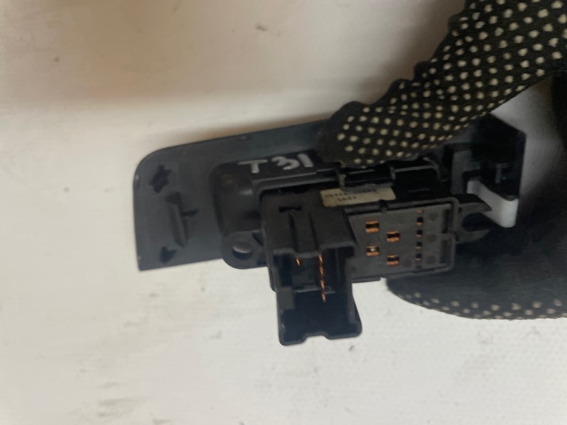 Кнопка стеклоподъемника Nissan X-Trail 2007-2011 NT31