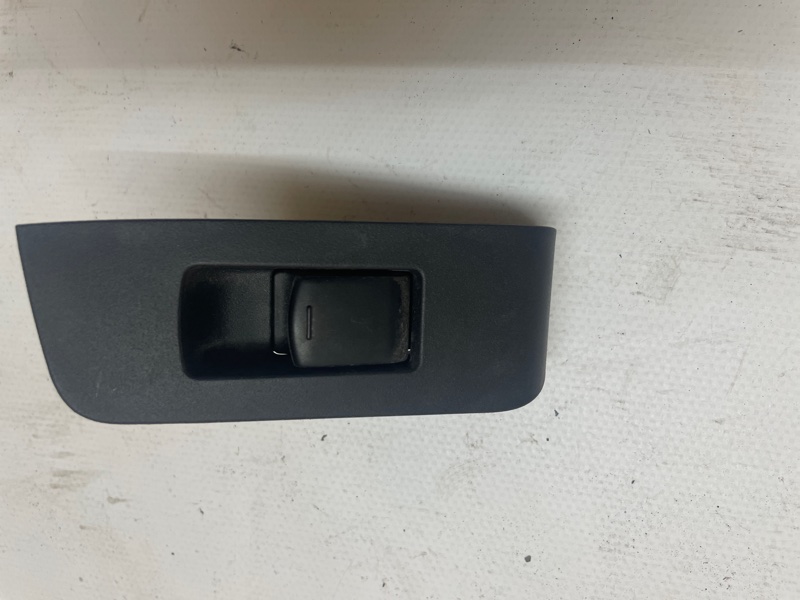 Кнопка стеклоподъемника Nissan X-Trail 2007-2011 NT31