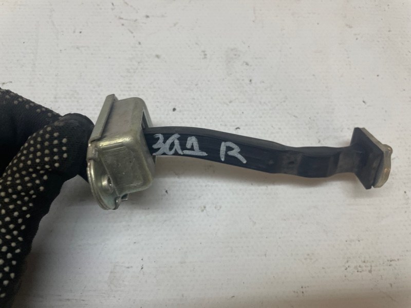 Ограничитель двери Nissan X-Trail 2007-2011 NT31