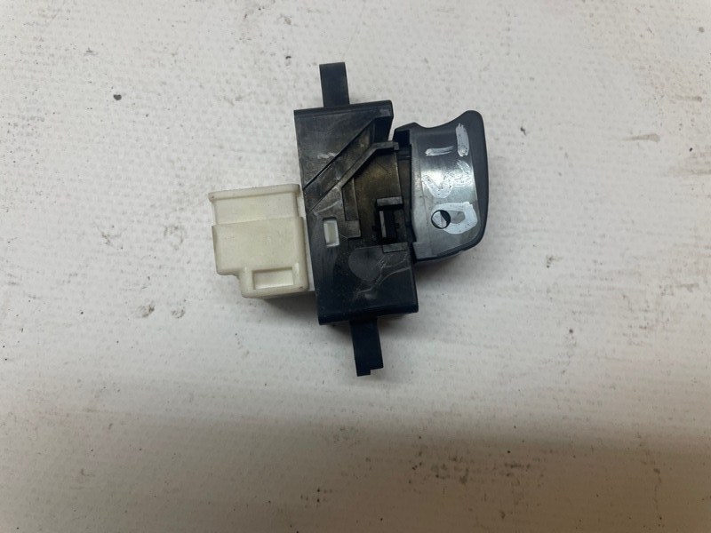 Кнопка стеклоподъемника Nissan X-Trail 2001-2007 NT30