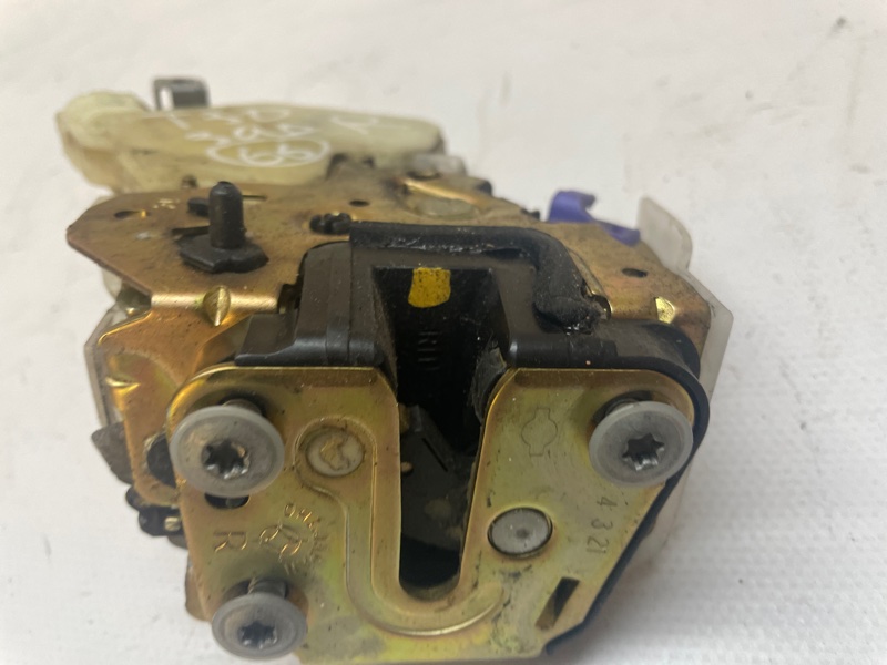 Замок двери Nissan X-Trail 2001-2007 NT30