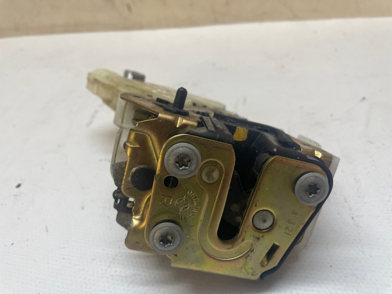 Замок двери Nissan X-Trail 2001-2007 NT30