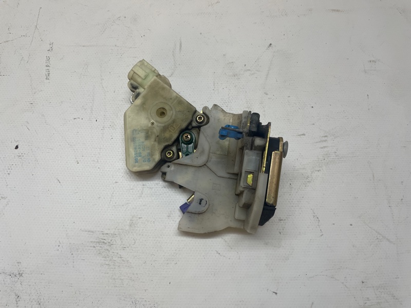 Замок двери Nissan X-Trail 2001-2007 NT30