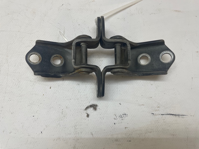 Петля двери Mazda 3 2003-2006 BK