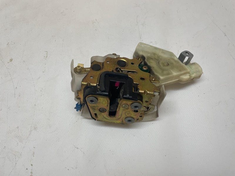 Замок двери Nissan X-Trail 2001-2007 NT30