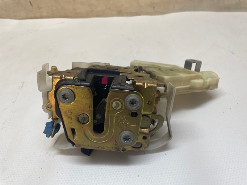 Замок двери Nissan X-Trail 2001-2007 NT30