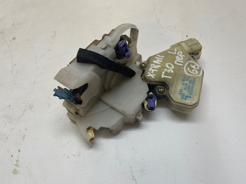 Замок двери Nissan X-Trail 2001-2007 NT30