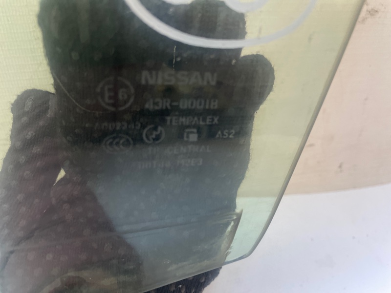 Стекло двери Nissan X-Trail 2001-2007 NT30