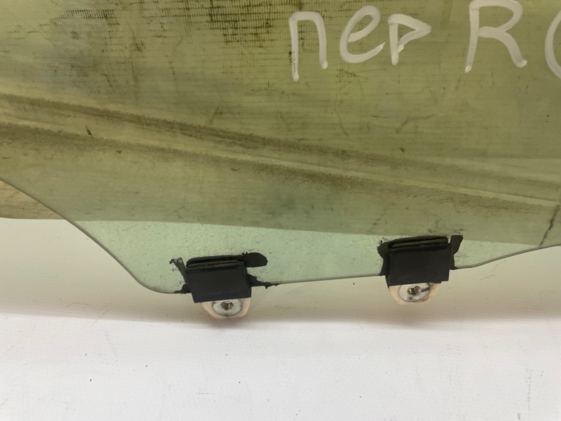 Стекло двери Honda Civic D4 2006-2012 FD1