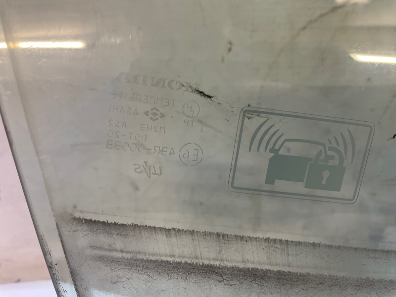 Стекло двери Honda Civic D4 2006-2012 FD1