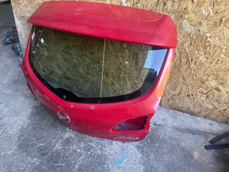 Крышка багажника Mazda 3 2008-2013 BL