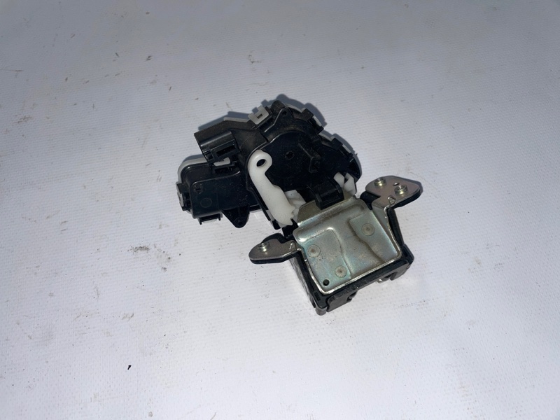 Замок багажника Mazda 3 2008-2013 BL