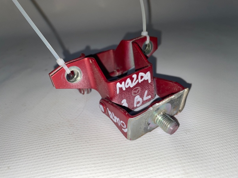 Петля багажника Mazda 3 2008-2013 BL