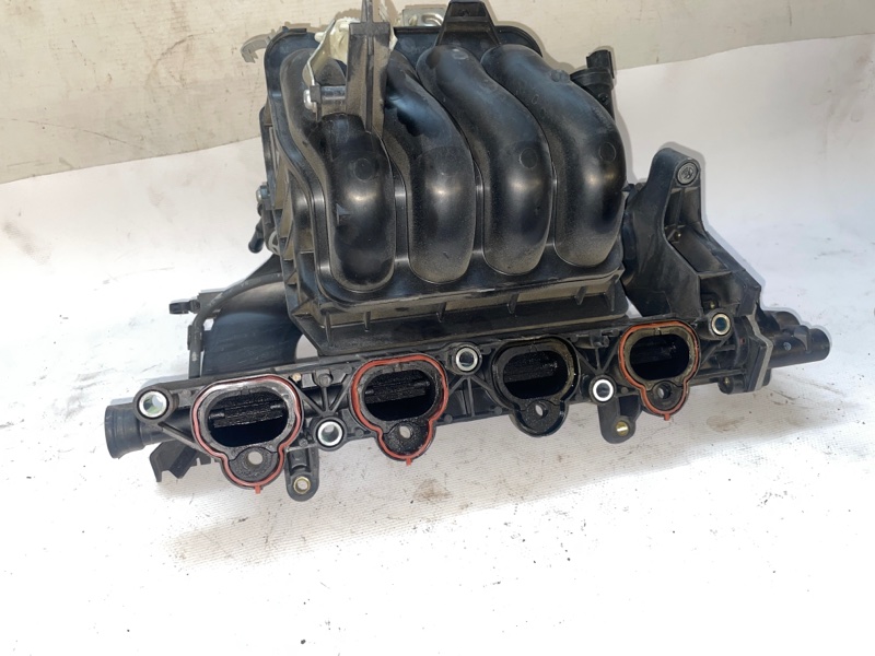 Впускной коллектор Mazda 3 2008-2013 BL