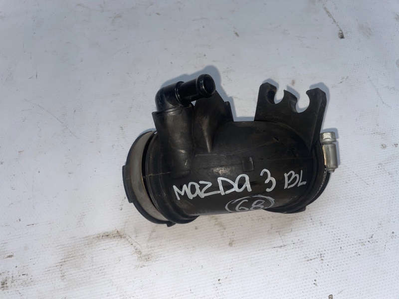 Патрубок воздушного фильтра Mazda 3 2008-2013 BL