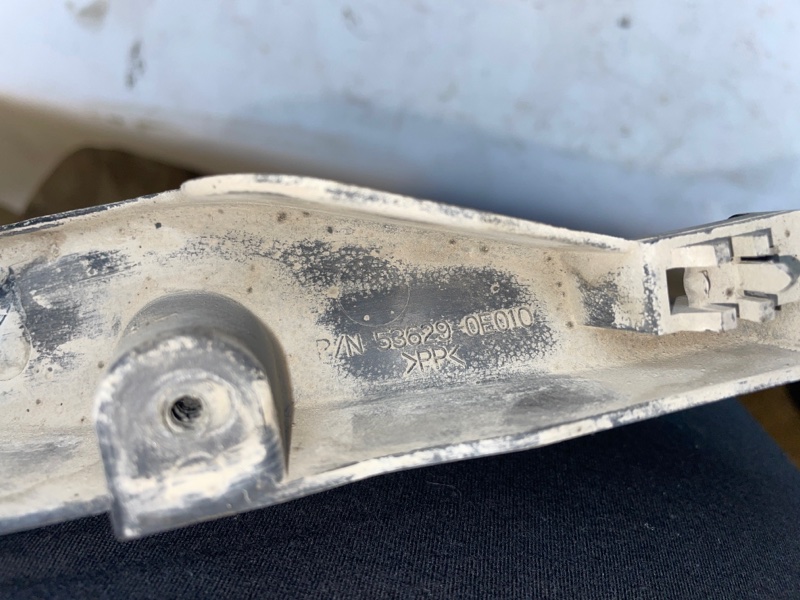 Накладка замка капота Lexus RX 330 2005 XU30