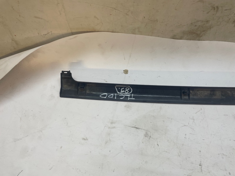 Направляющая люка Toyota Land Cruiser 2000 J100