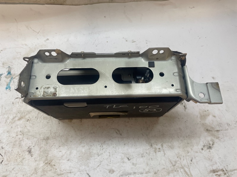 CD-Чейнджер Toyota Land Cruiser 2000 J100