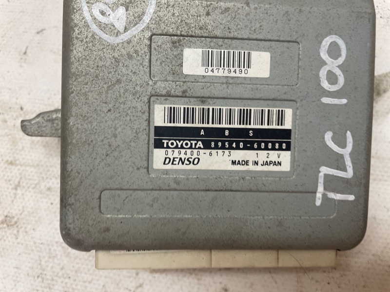 Блок управления ABS Toyota Land Cruiser 2000 J100