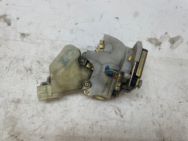 Замок двери Nissan X-Trail 2001-2007 NT30