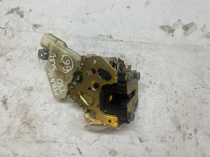 Замок двери Nissan X-Trail 2001-2007 NT30