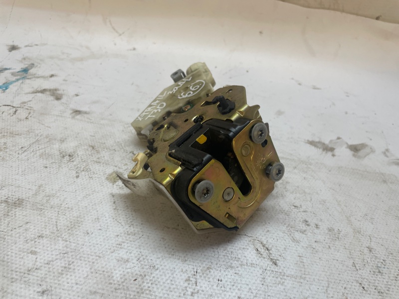 Замок двери Nissan X-Trail 2001-2007 NT30