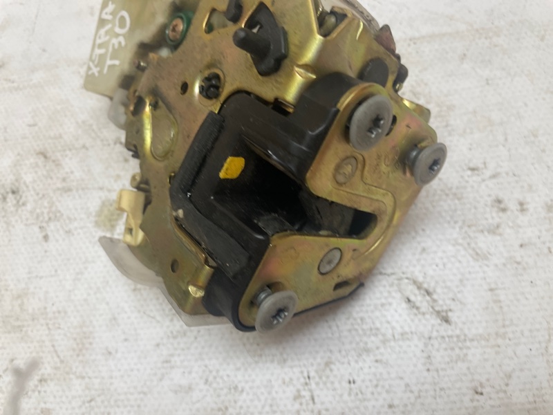 Замок двери Nissan X-Trail 2001-2007 NT30
