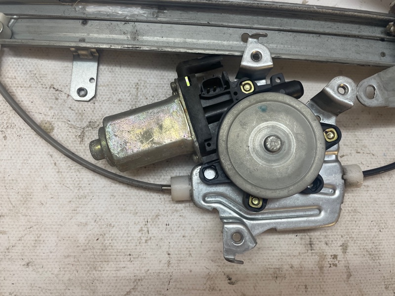 Стеклоподъемник Nissan X-Trail 2001-2007 NT30