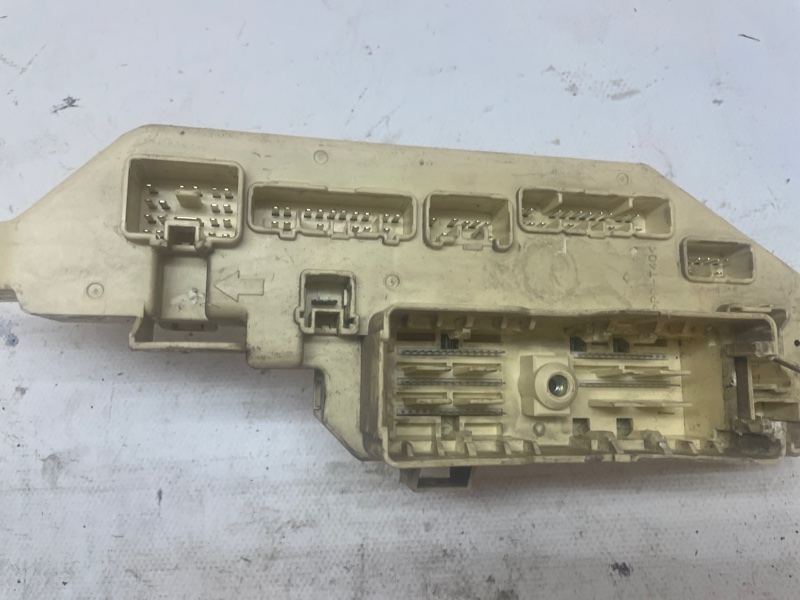 Блок предохранителей Toyota Land Cruiser 2000 J100