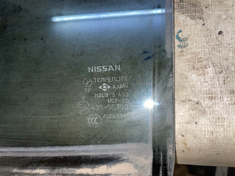 Стекло двери Nissan X-Trail 2001-2007 NT30