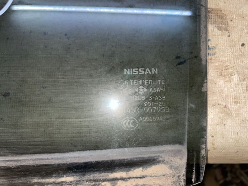 Стекло двери Nissan X-Trail 2001-2007 NT30