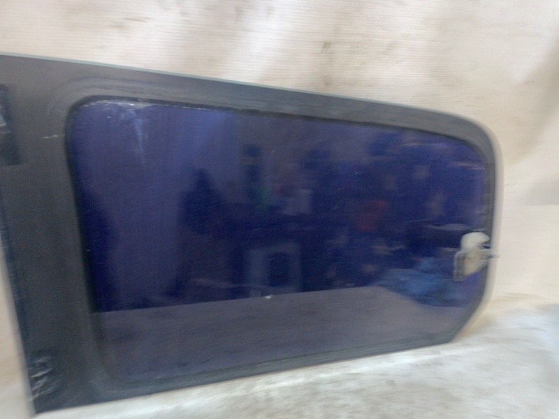 Форточка Toyota Land Cruiser 2000 J100