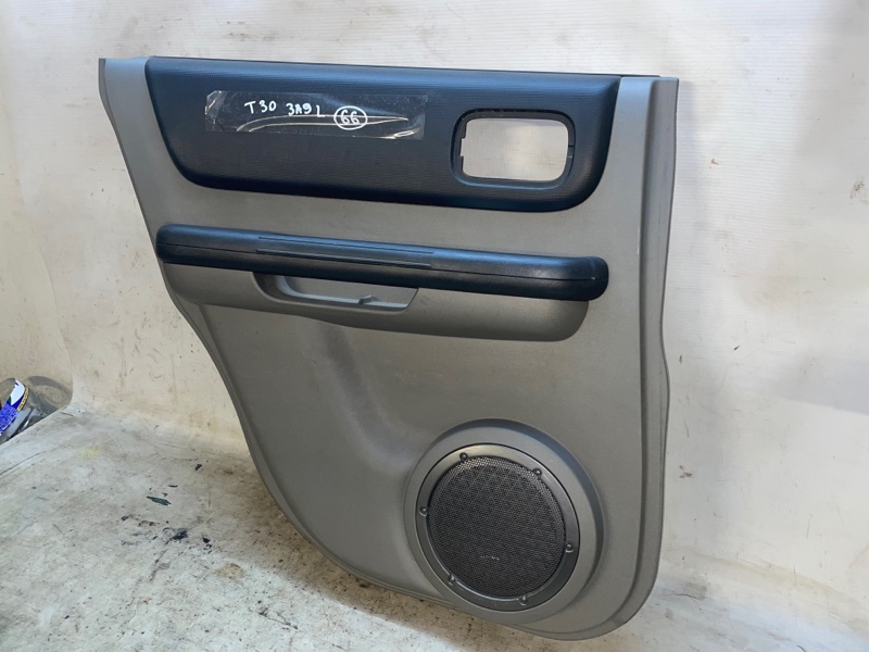 Обшивка двери Nissan X-Trail 2001-2007 NT30