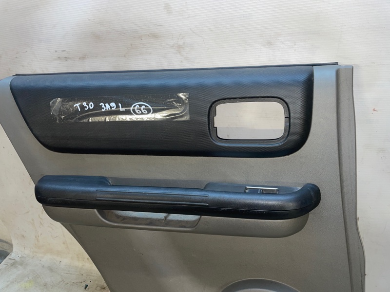 Обшивка двери Nissan X-Trail 2001-2007 NT30