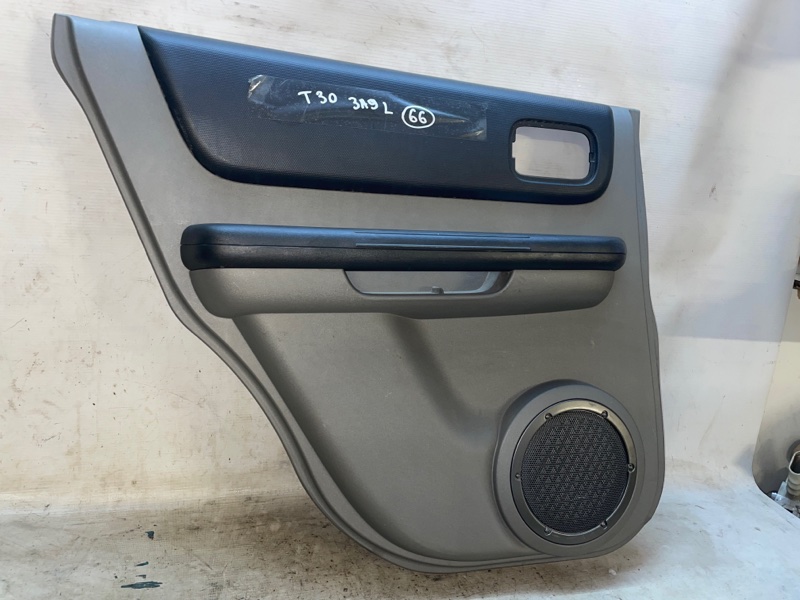 Обшивка двери Nissan X-Trail 2001-2007 NT30