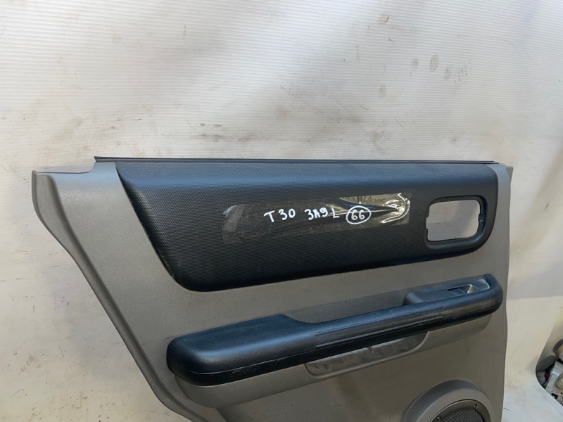 Обшивка двери Nissan X-Trail 2001-2007 NT30