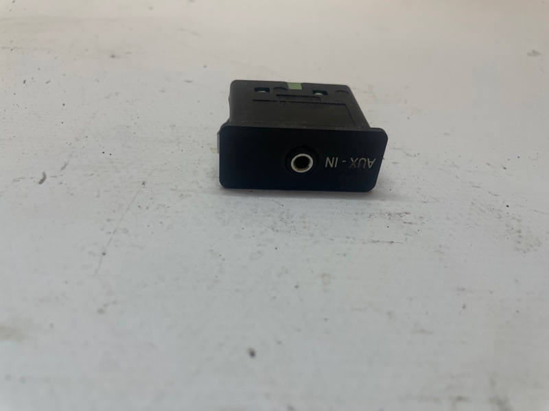 Разъем AUX / USB BMW X1 2012 E84
