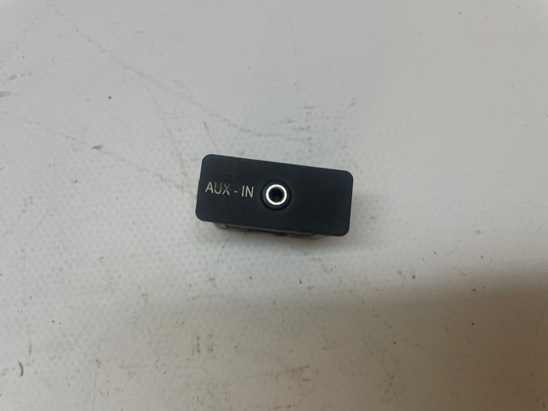 Разъем AUX / USB BMW X1 2012 E84