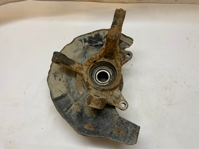 Кулак поворотный Lexus RX 330 2005 XU30