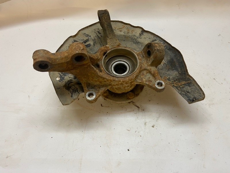 Кулак поворотный Lexus RX 330 2005 XU30