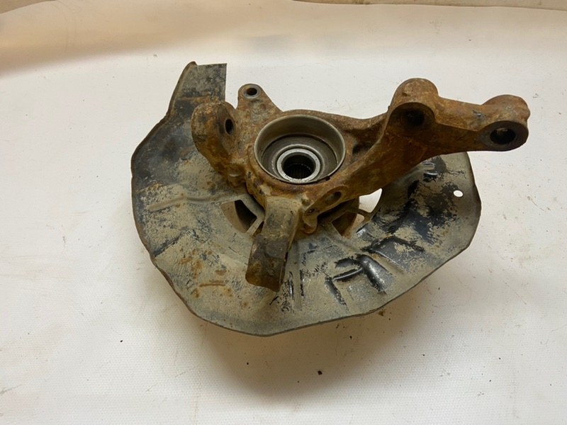Кулак поворотный Lexus RX 330 2005 XU30