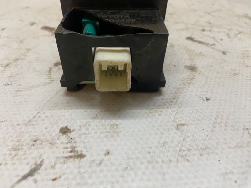 Кнопка подогрева сидений Lexus RX 330 2005 XU30
