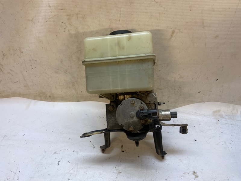 Насос гидроподвески Toyota Land Cruiser 2000 J100