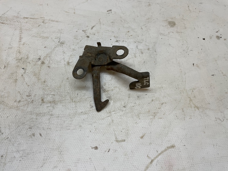Крюк замка капота Toyota Land Cruiser 2000 J100