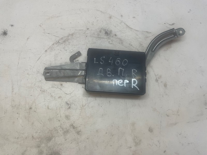 Блок управления дверьми Lexus LS460 2006 USF40